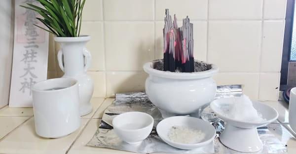 御願解き(ウグァンブトゥチ)で供えるお線香