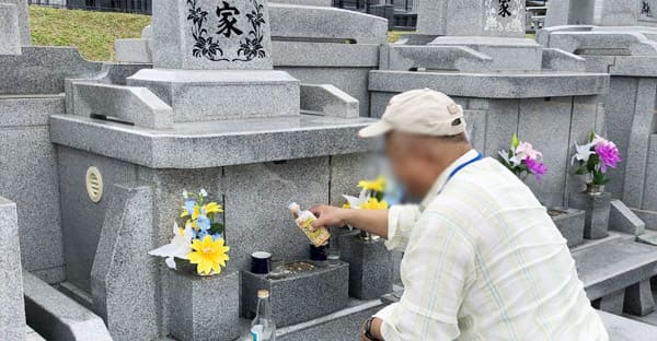 拝み方が違う。沖縄独自のウグァン（御願）の作法