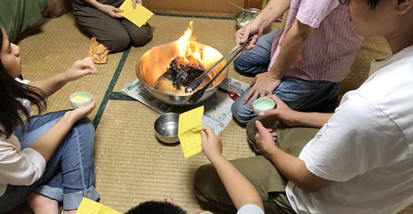 ウークイに焚く「ウチカビ」の意味