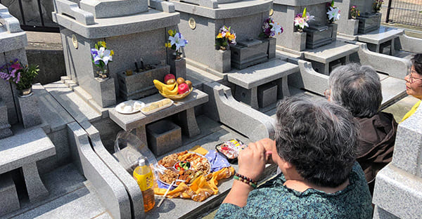 ジュールクニチー（十六日祭）は地域で進め方が違う