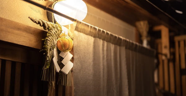 玄関飾り・鏡餅・しめ縄など年始の正月飾りはどうする？