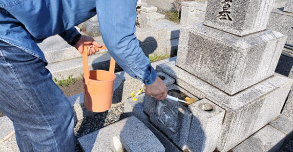 やってはいけない！お墓掃除のNG行動