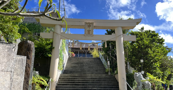 ③沖宮（奥武山公園）｜伝統と若者文化が交わる初詣